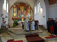 Der Hl. Nikolaus besucht die Pfarrei Krummennaab und liest aus dem goldenen Buch
